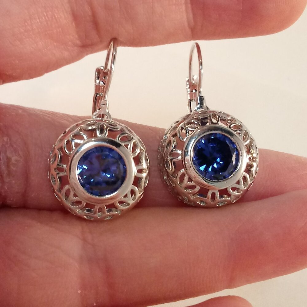 18K White Gold Filled Flower Carved Bezel Navy Blue Diamond Zircon Earrings Gift - Picture 3 of 4